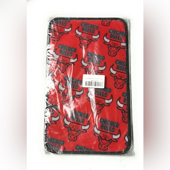 Chicago Bulls Armrest Cover - Picture 2 of 2